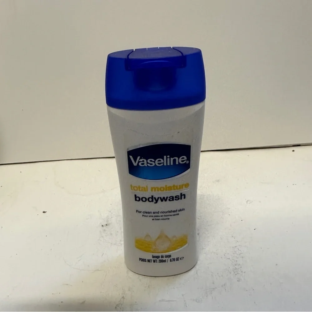 Vaseline Total Moisture Body Wash 6.76 OZ HTF